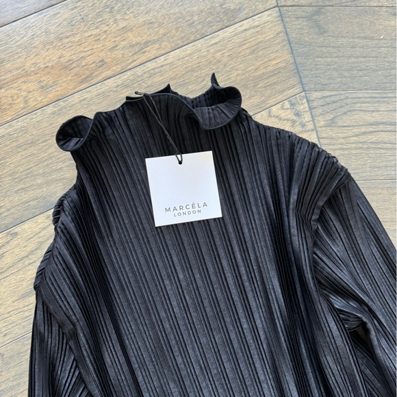 New plisse top + skirt set as seen on Elsa Hosk - Picture 4 of 4